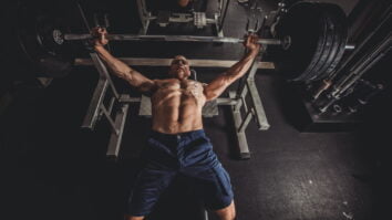the correct way to bench press