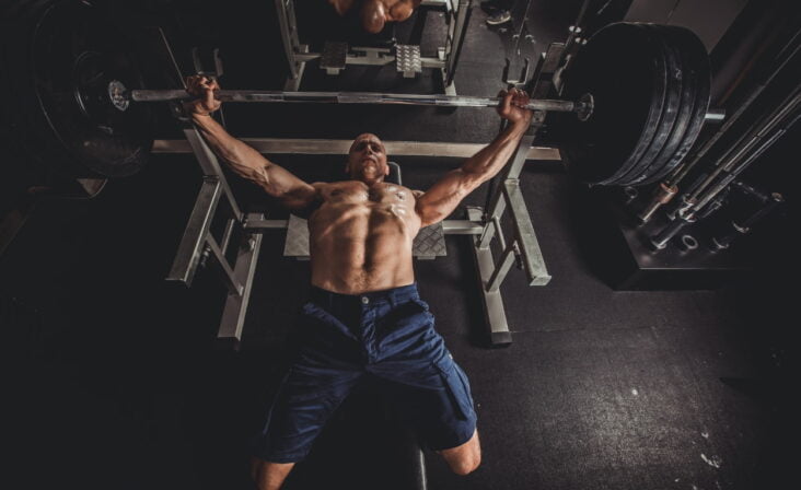 the correct way to bench press